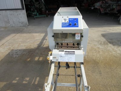 画像1: コンマ播種機　